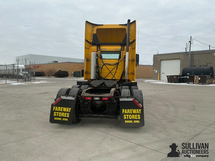 2017-volvo-vnl64t300-image-6