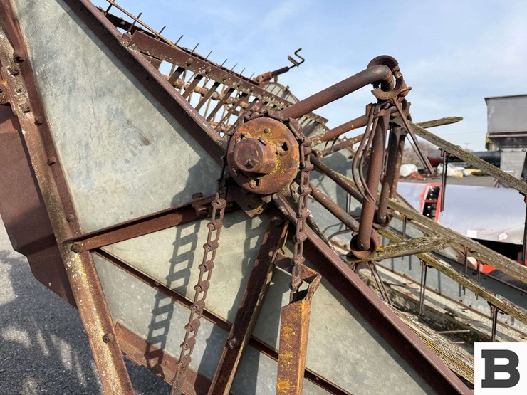 green-crop-model-r-hay-loader-image-9