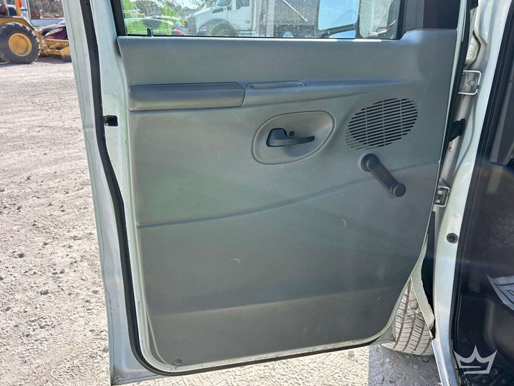 2008-ford-cargo-image-11