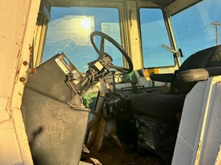 case-2590-tractor-image-3