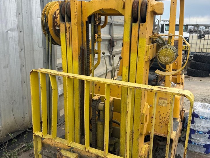 hyster-s60xls-6000lb-forklift-image-11