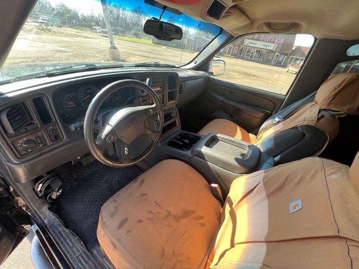 2004-gmc-2500-image-11