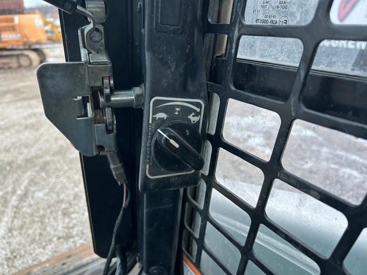 2018-bobcat-s650-image-25