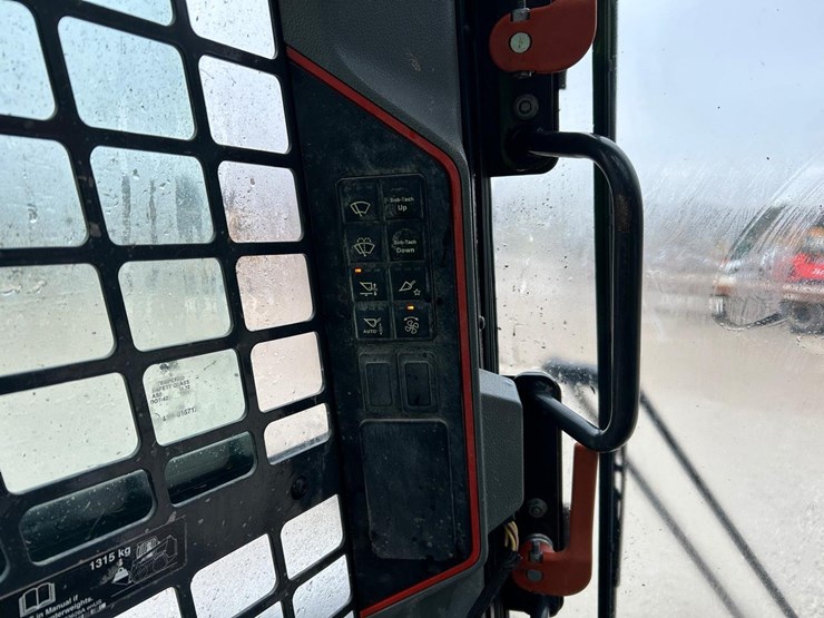 2020-bobcat-t76-image-23