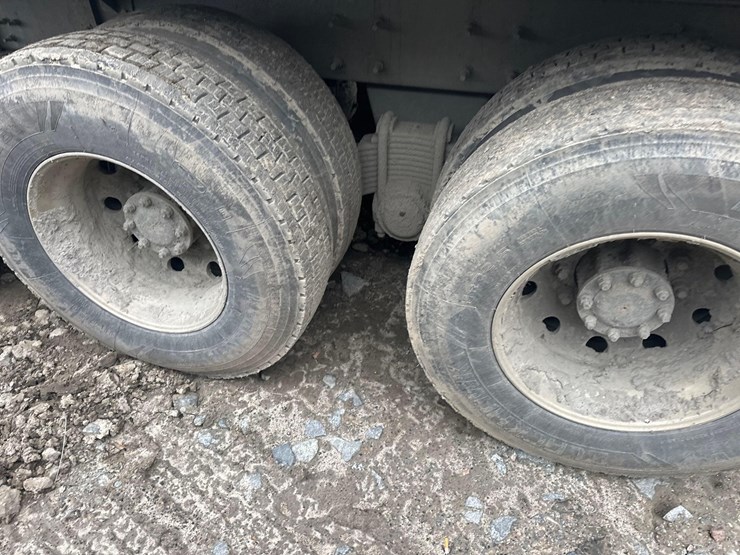 2020-mack-gr64f9-quad/a-dump-truck-image-13