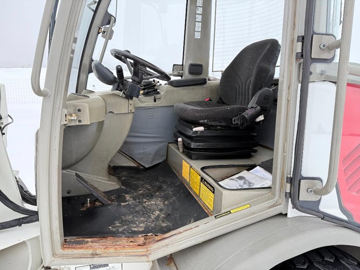 2013-takeuchi-tw50-image-43