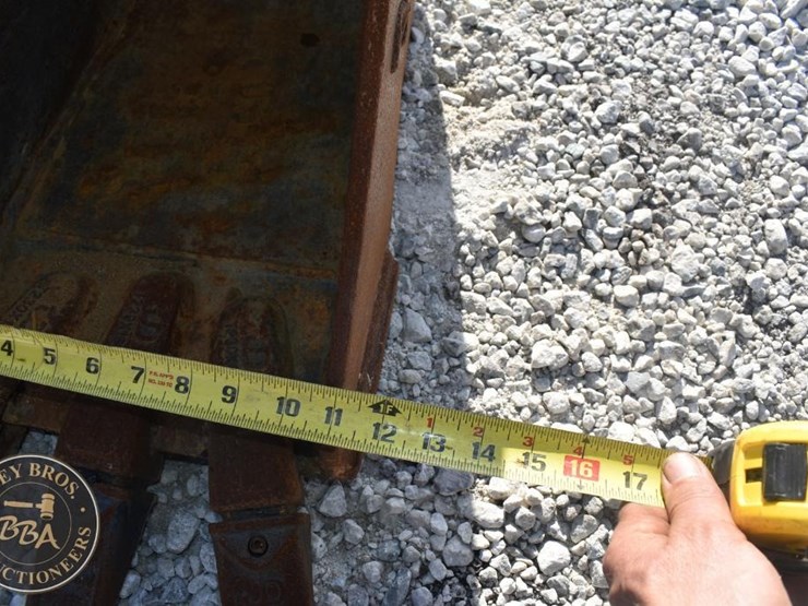 2021-deere-26g-image-39