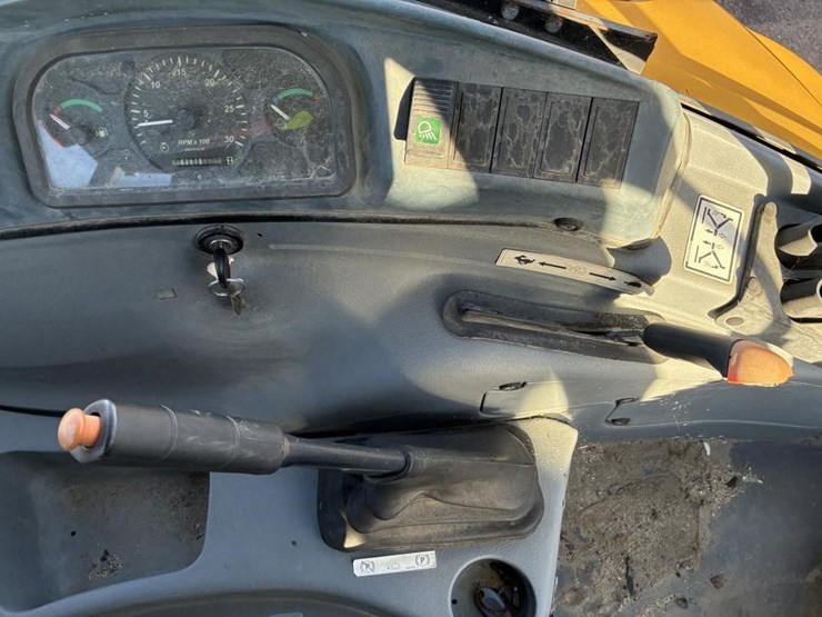 new-holland-b95-image-27