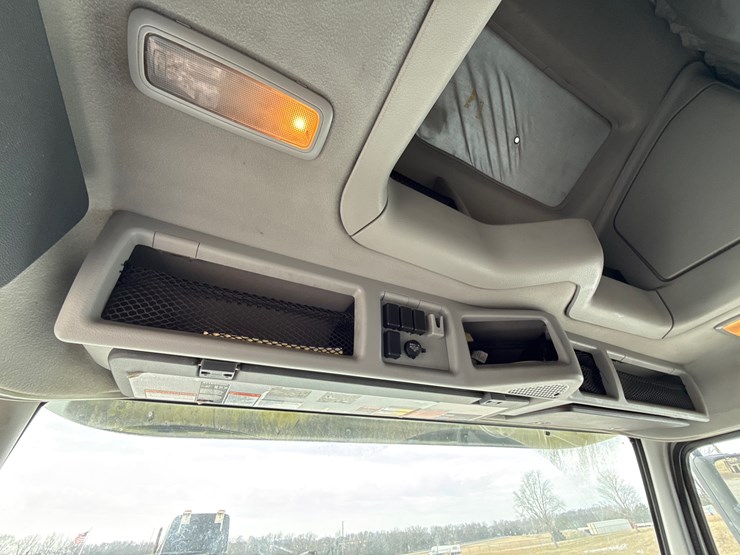 #30939-•-2012-volvo-vnl-tandem-axle-truck-tractor-image-34