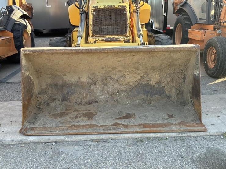 new-holland-b95-image-7