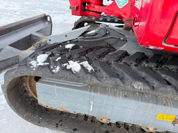 takeuchi-tb240-image-11