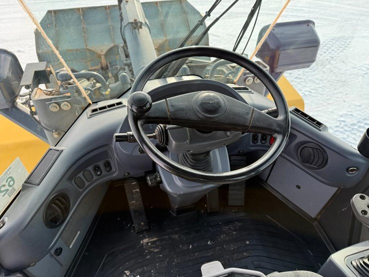 2011-komatsu-wa250pz-6-image-54