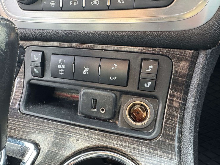 2016-gmc-acadia-slt-image-17