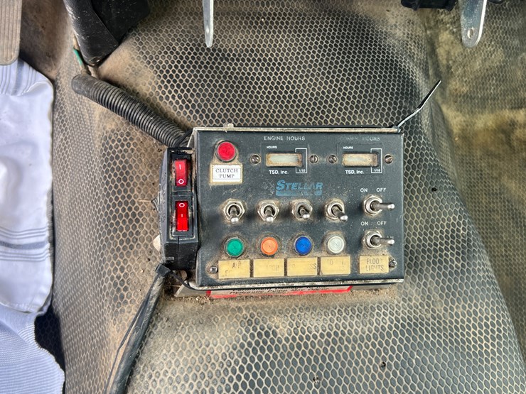 2009-chevrolet-2500-image-28