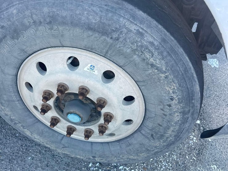 2015-kenworth-t370-image-11