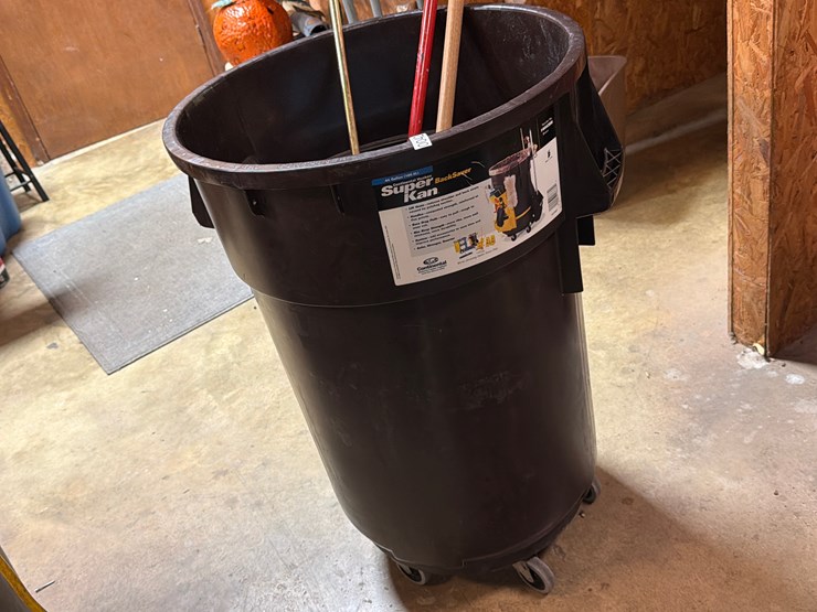 #42-•-44gal-trash-can-on-wheels-image-2