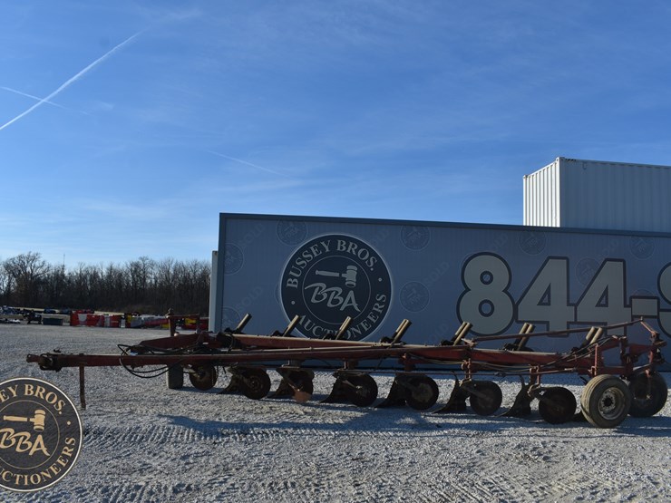 international-7-image-2