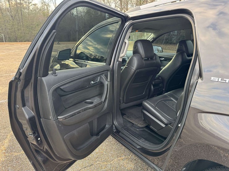 2016-gmc-acadia-slt-image-27