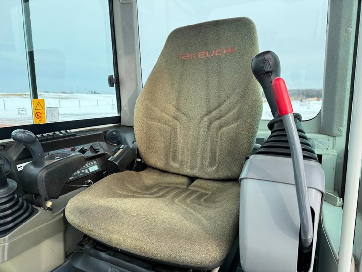 takeuchi-tb240-image-54