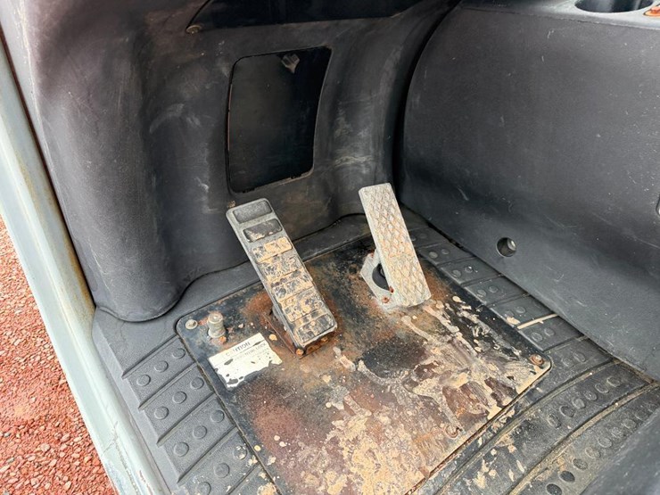 2006-deere-tires-image-35