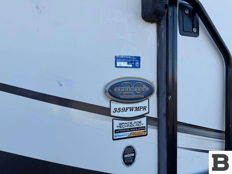 2018-keystone-sprinter-5th-wheel-trailer-image-34