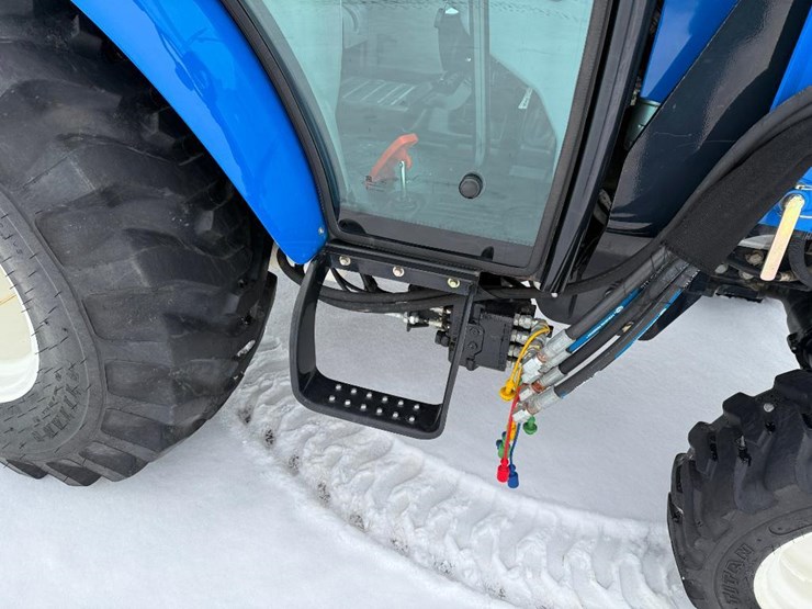 new-holland-boomer-37-image-16