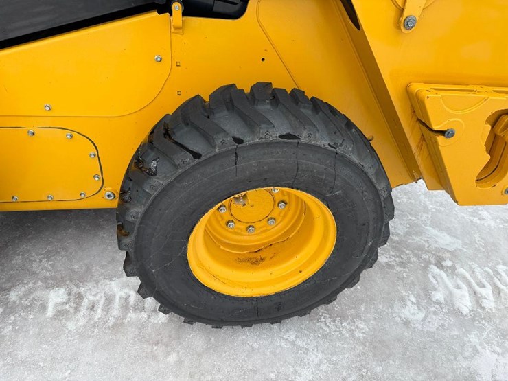 2022-caterpillar-246d3-image-7