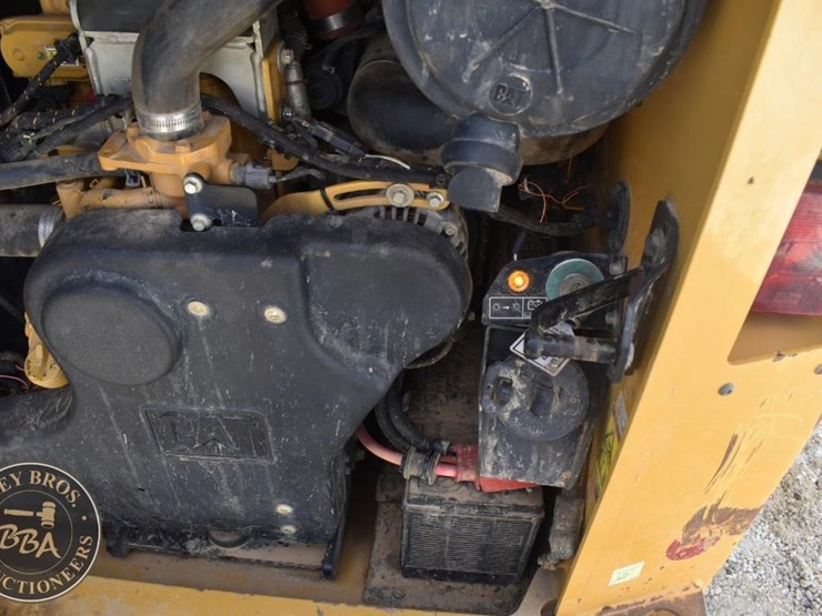 2020-caterpillar-299d3-image-40