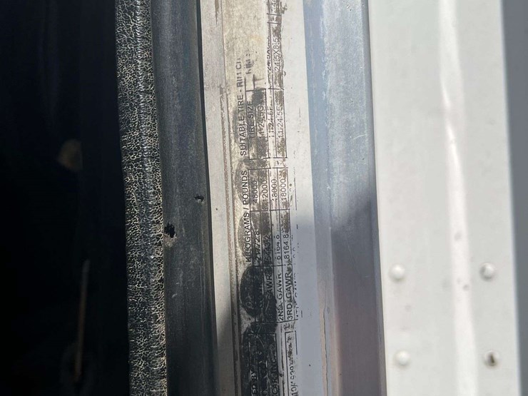 2000-peterbilt-379-image-30