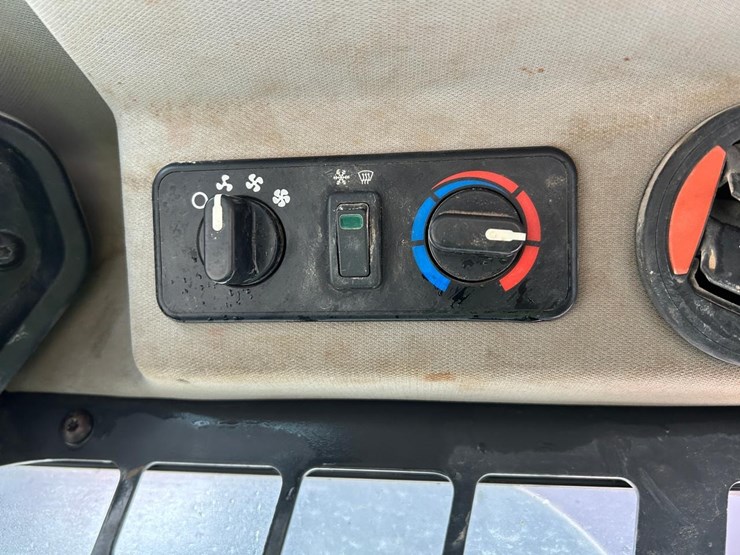 2020-bobcat-t76-image-27