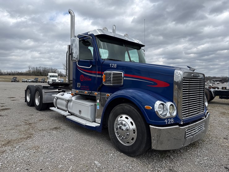 #30930-•-2012-freightliner-coronado-tandem-axle-truck-tract-image-2