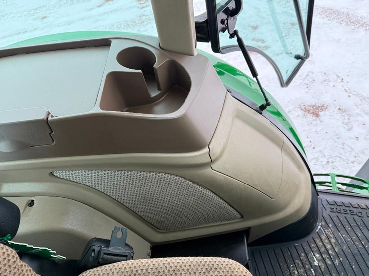 john-deere-6105e-image-68