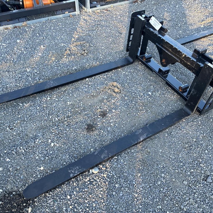 #115447 • 60" SKIDSTEER MT PALLET FORKS