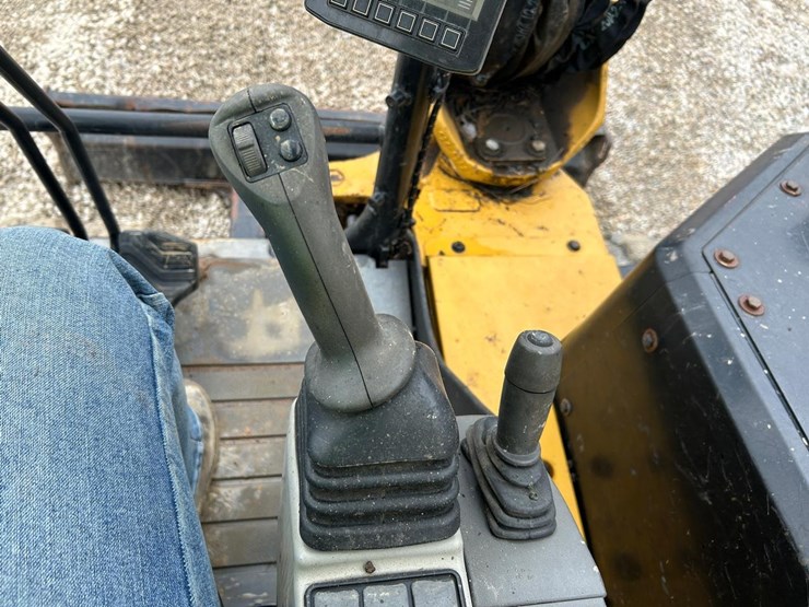 2021-caterpillar-306-image-24