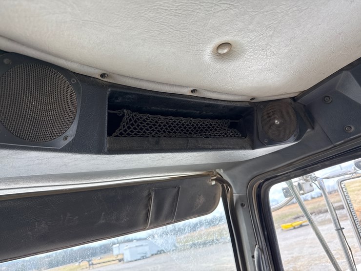 2018-western-star-4700sb-image-32