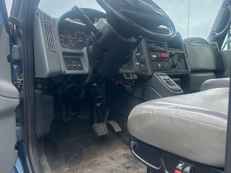 2005-international-7400-image-14