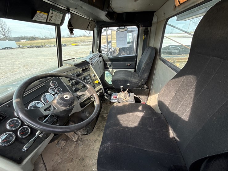 2018-western-star-4700sb-image-28