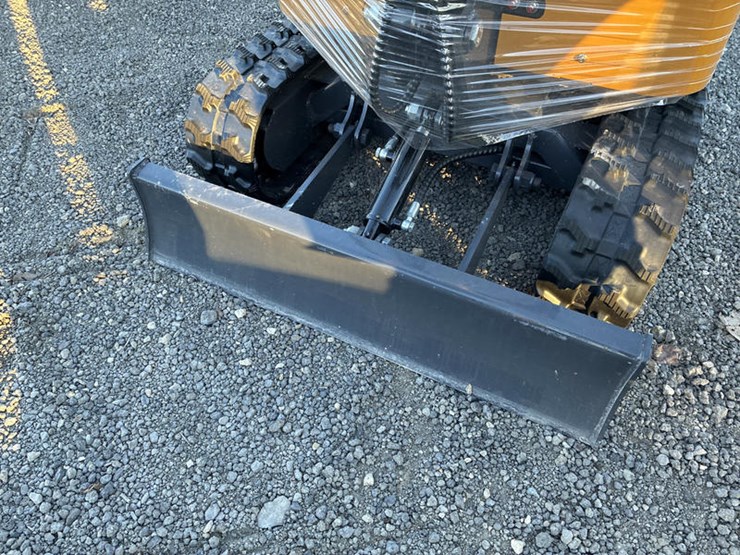 #115382-•-rt-15r-mini-excavator-image-8