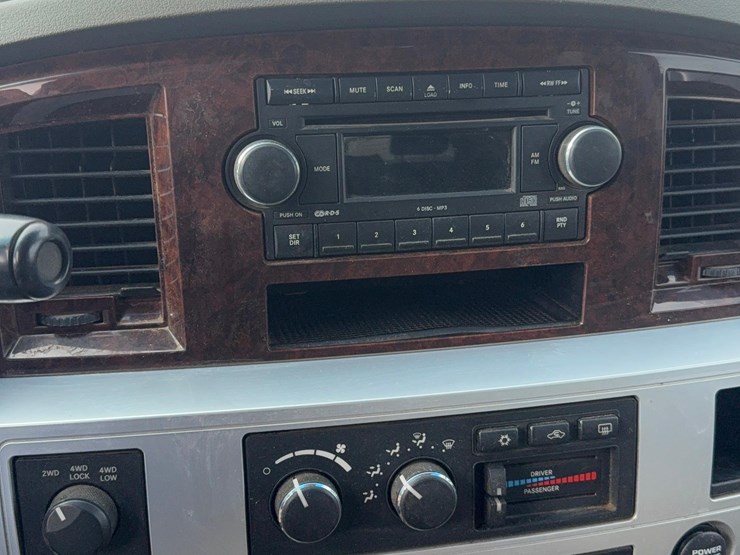 2009-dodge-3500-image-10