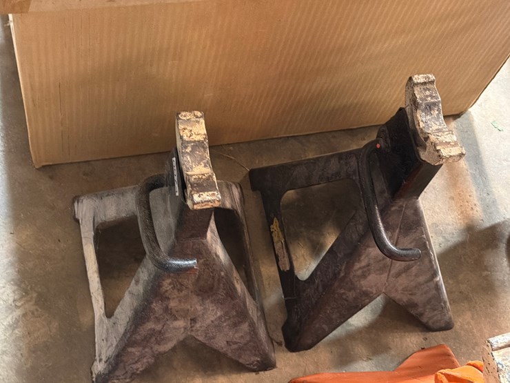 #74-•-two-jack-stands-image-2