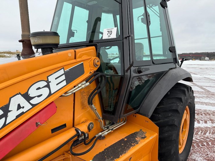 2011-case-570m-xt-image-15