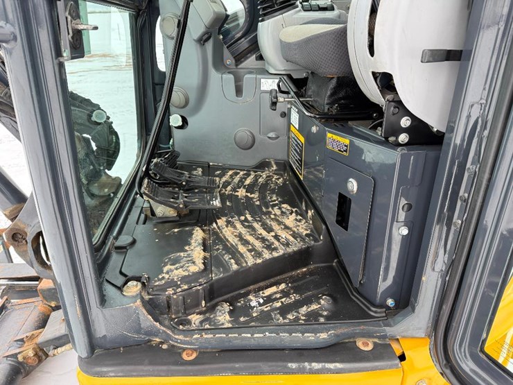 2018-deere-35g-image-47