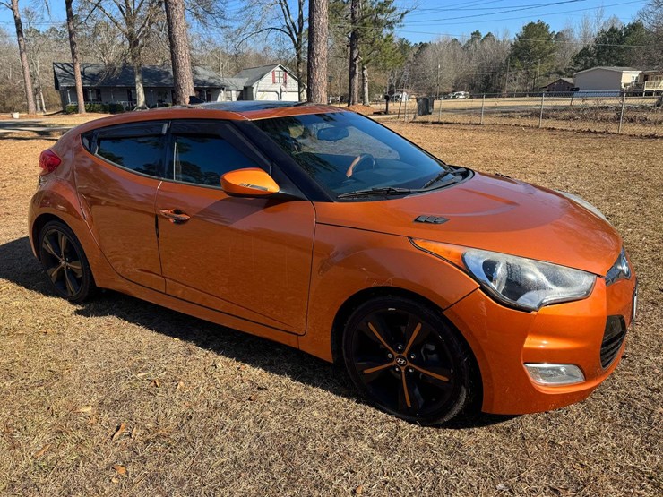 2016-hyundai-veloster-3-door-hatchback-coupe---136,264-miles-image-2