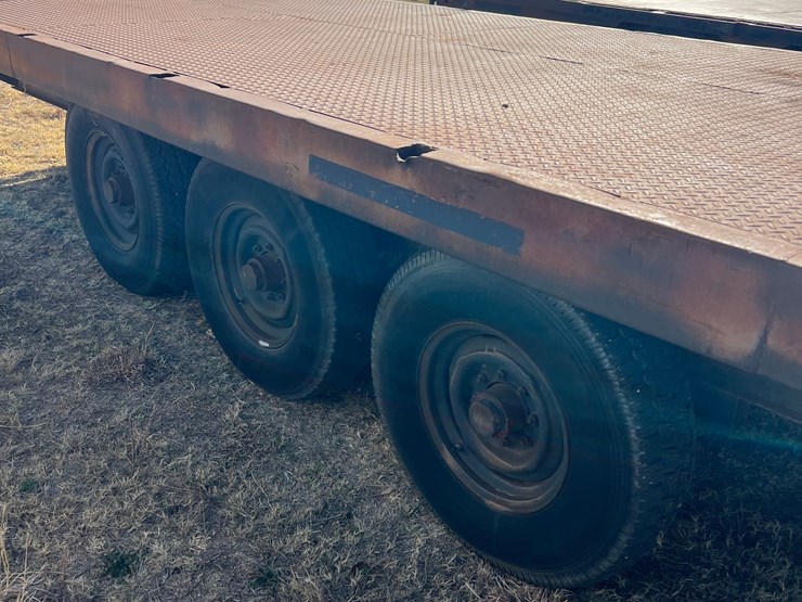goosneck--flatbed-trailer-image-4