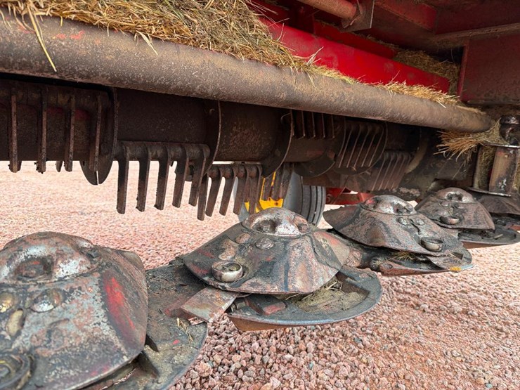 new-holland-210-image-18