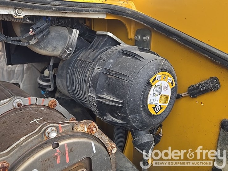 2021-deere-317g-image-52