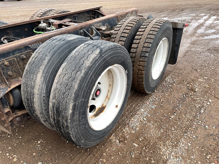 #1030-•-2011-international-truck-tractor-(has-mn-title)-image-10