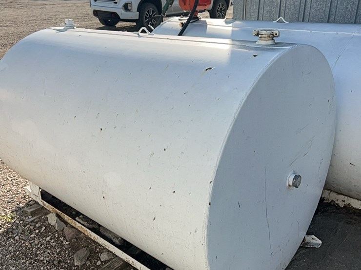 1000-gallon-fuel-tank-and-500-gallon-fuel-tank,-sell-together,-includes-pump,-used-for-diesel-image-8