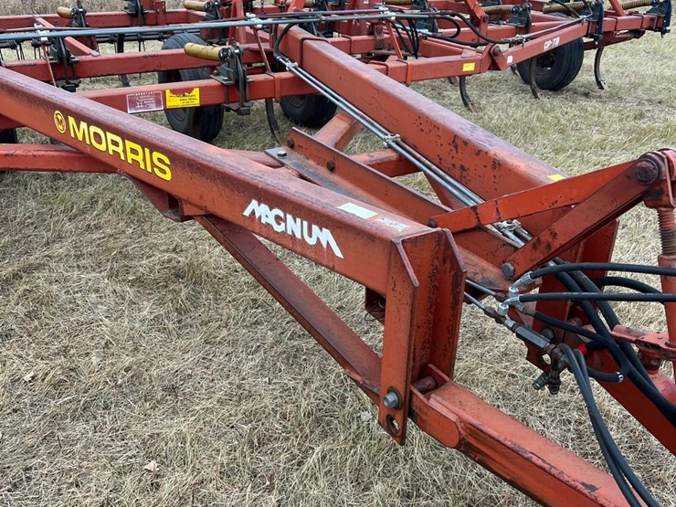 lot-49.-1981-33’-morris-magnum-model-cp-731-chisel-plow-w/3-bar-harrows,-well-maintained-unit,-super-clean-and-straight,-check-photos-image-10