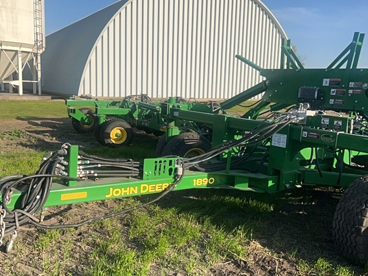 2018-john-deere-1910-image-49